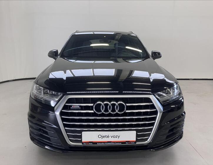 Audi Q7 4