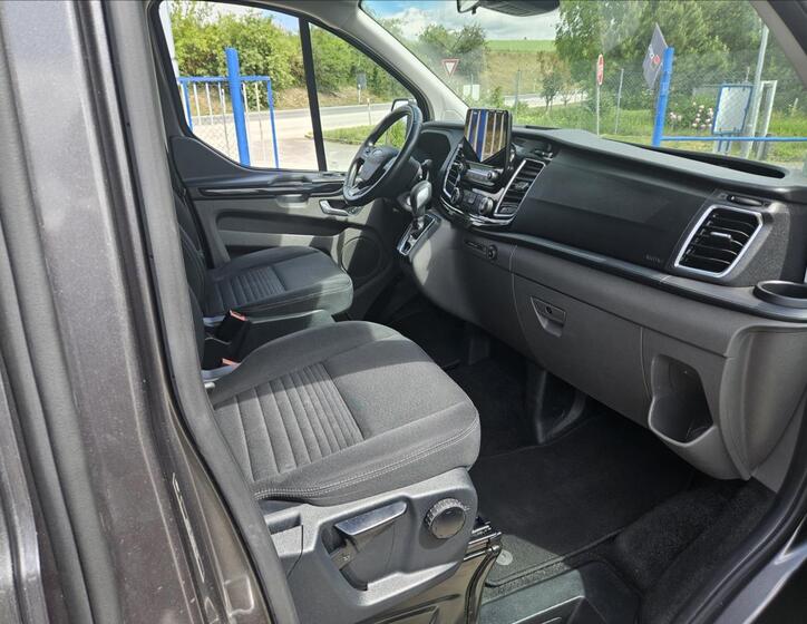 Ford Tourneo Custom 8