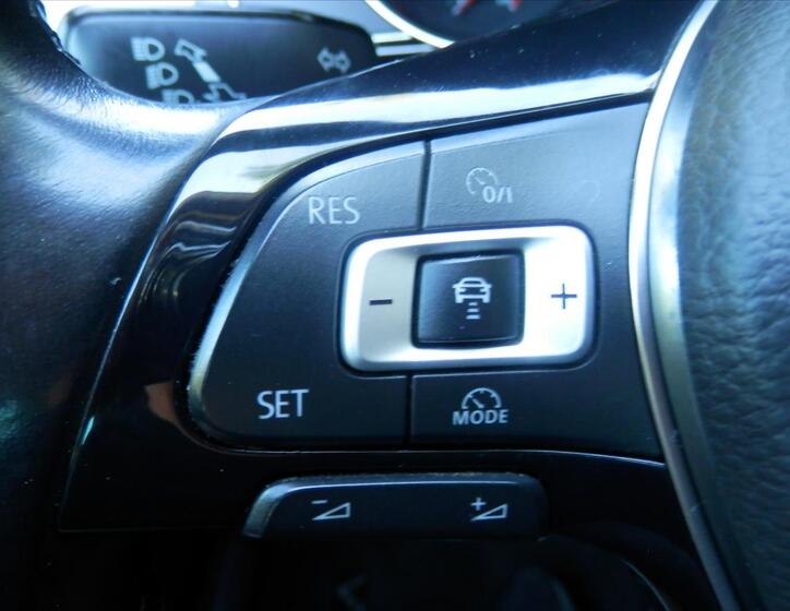 Volkswagen Passat 25