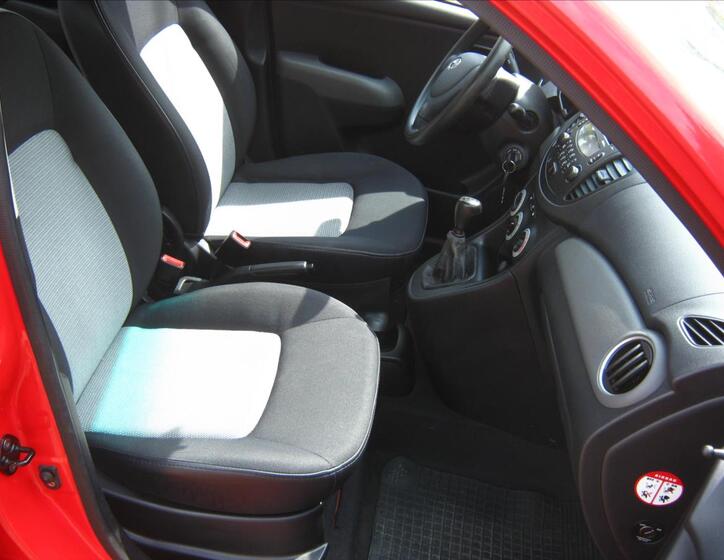 Hyundai i10 14