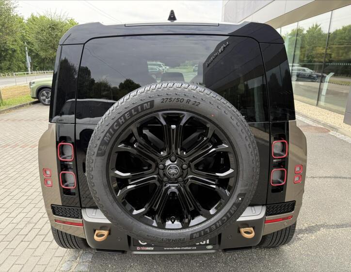 Land Rover Defender 8