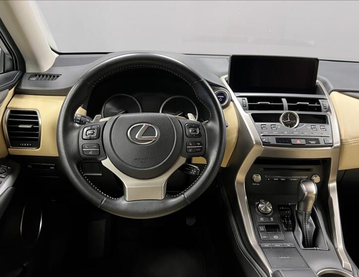 Lexus NX 300h 5
