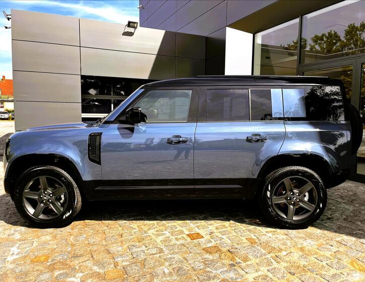 Land Rover Defender 2