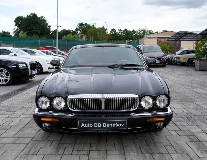 Jaguar XJR 1