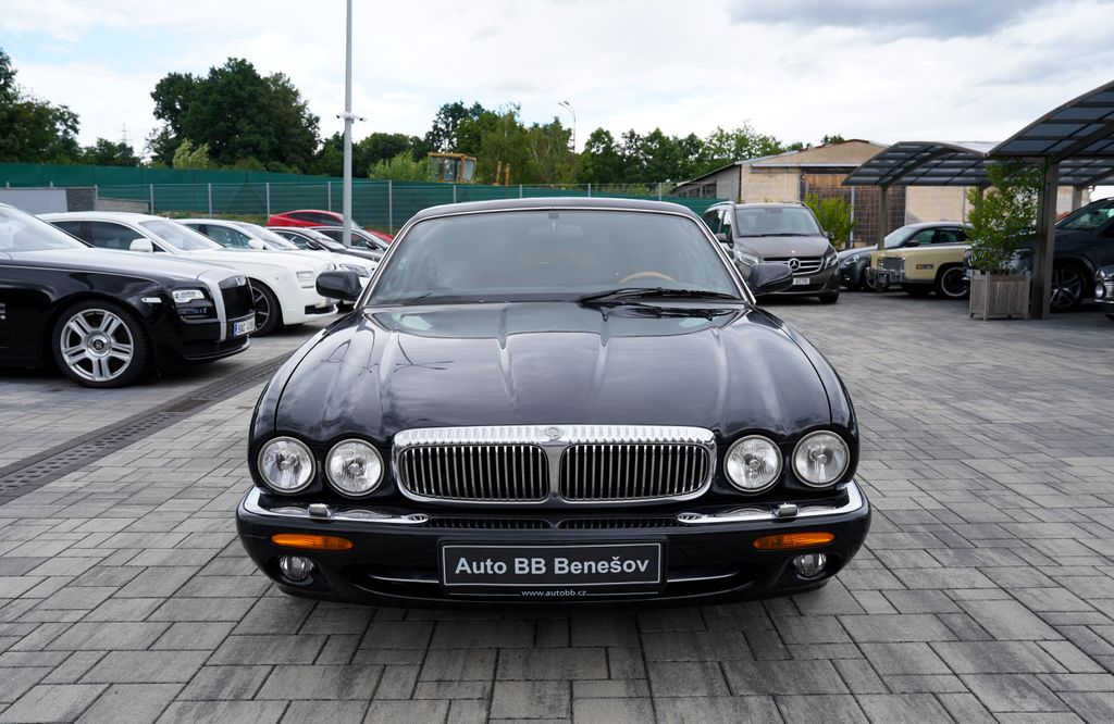 Jaguar XJR