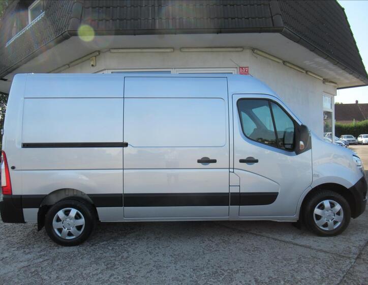 Nissan NV400 8