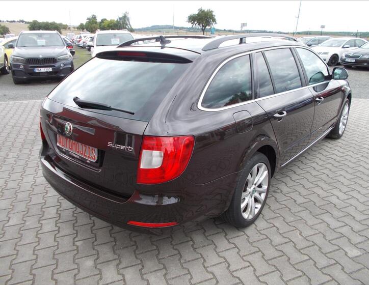 Škoda Superb 11