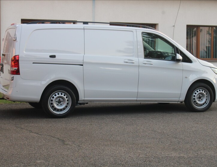 Mercedes-Benz Vito 4
