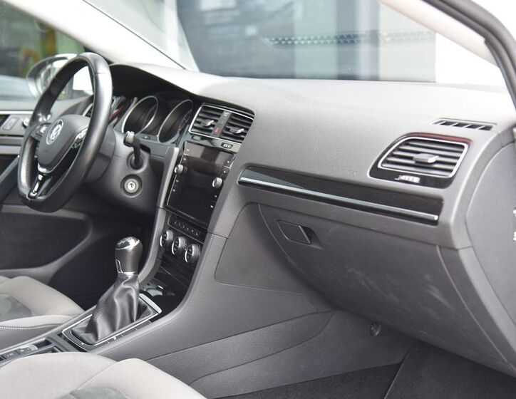 Volkswagen Golf 18