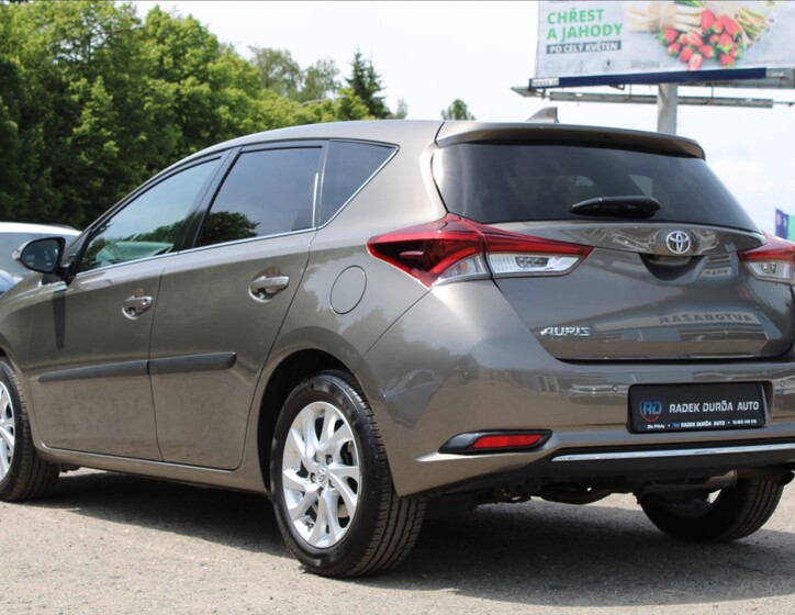 Toyota Auris 7