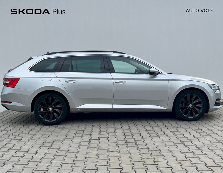 Škoda Superb 9