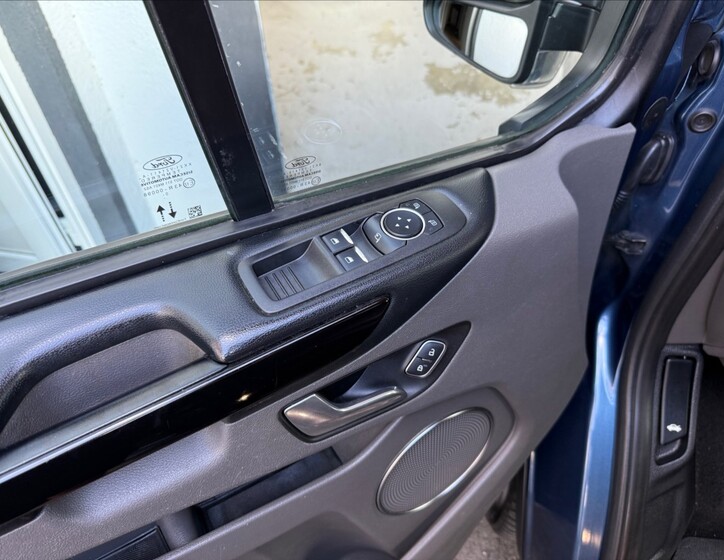 Ford Tourneo Custom 20