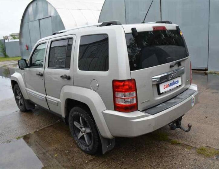 Jeep Cherokee 6