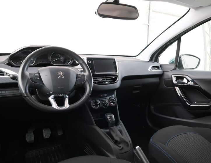 Peugeot 208 23