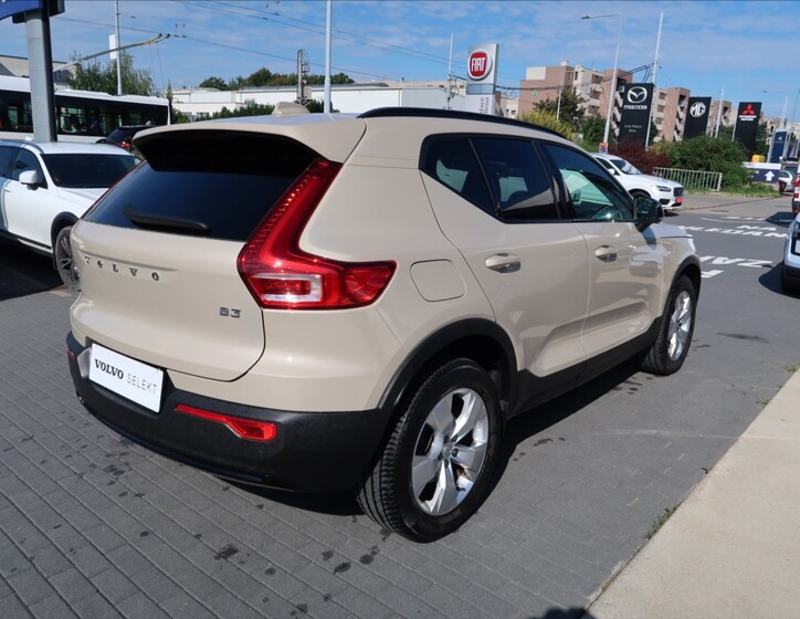 Volvo XC40 4