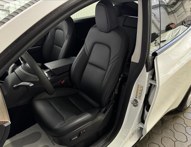 Tesla Model Y 26