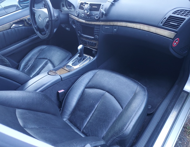 Mercedes-Benz 211 5