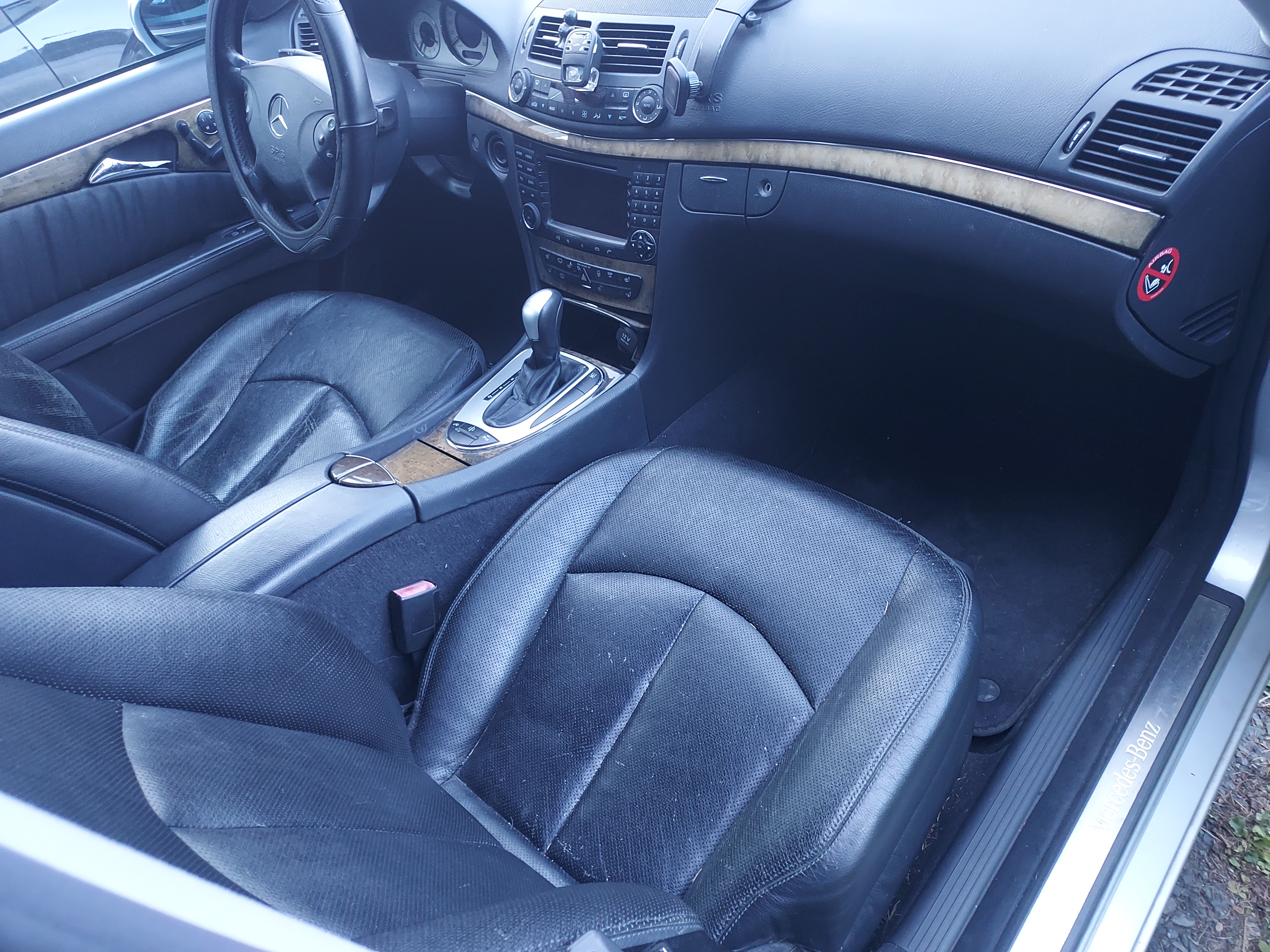 Mercedes-Benz 211