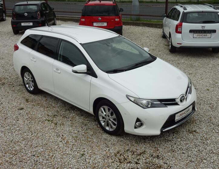 Toyota Auris 1