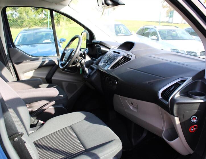 Ford Tourneo Custom 17