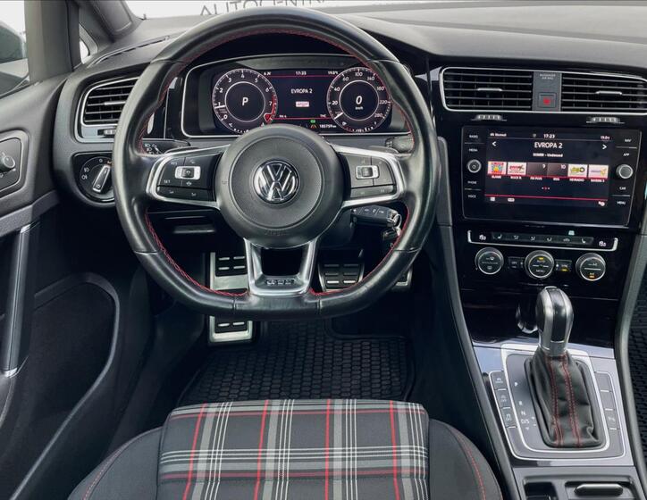 Volkswagen Golf 13
