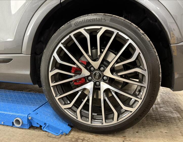 Audi Q8 31