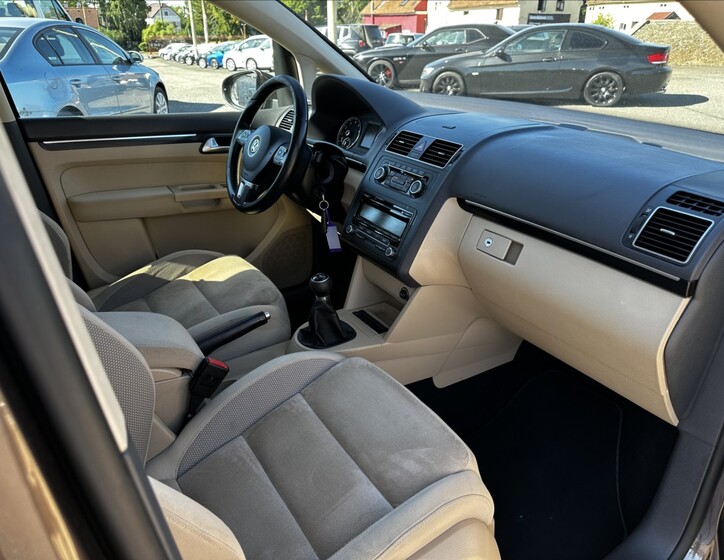 Volkswagen Touran 19