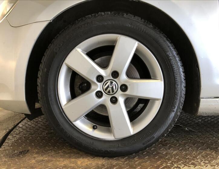 Volkswagen Golf 24