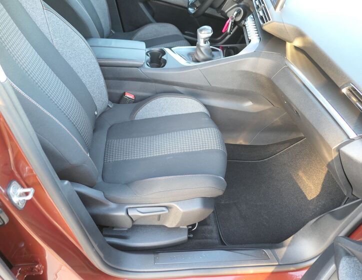 Peugeot 3008 8