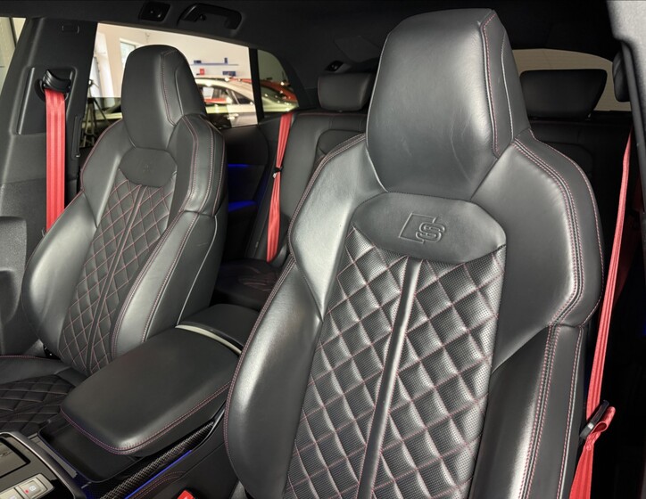 Audi Q8 27