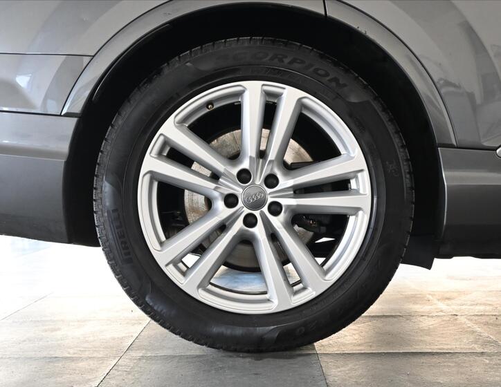Audi SQ7 42