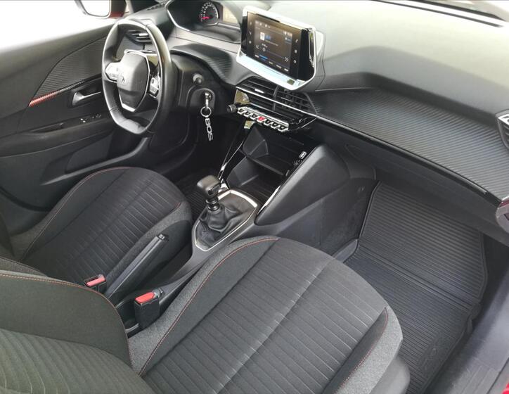 Peugeot 208 11