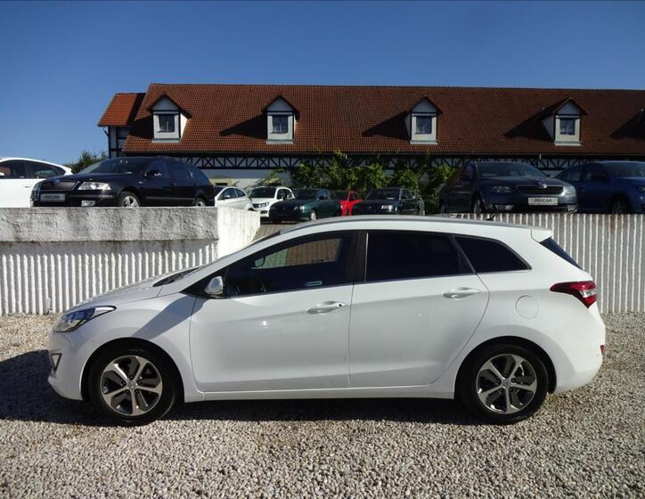 Hyundai i30 4