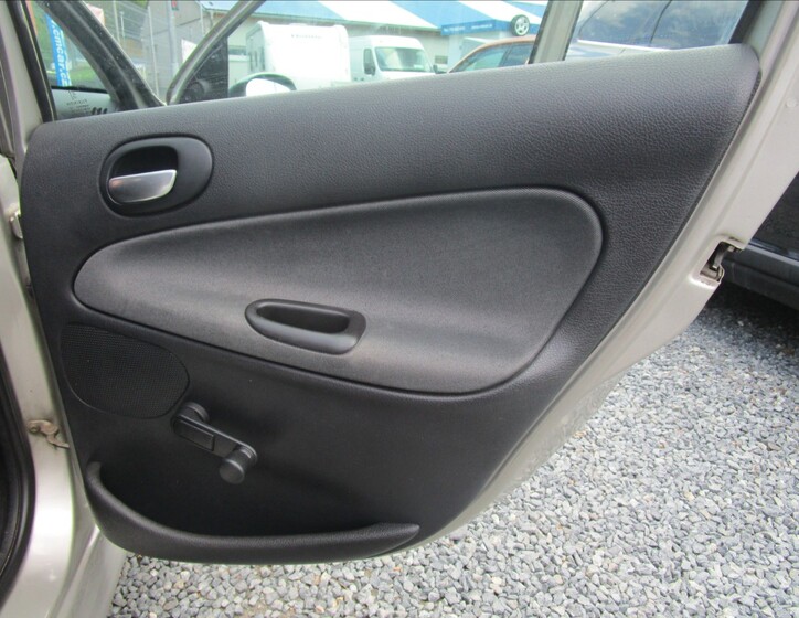 Peugeot 206 23