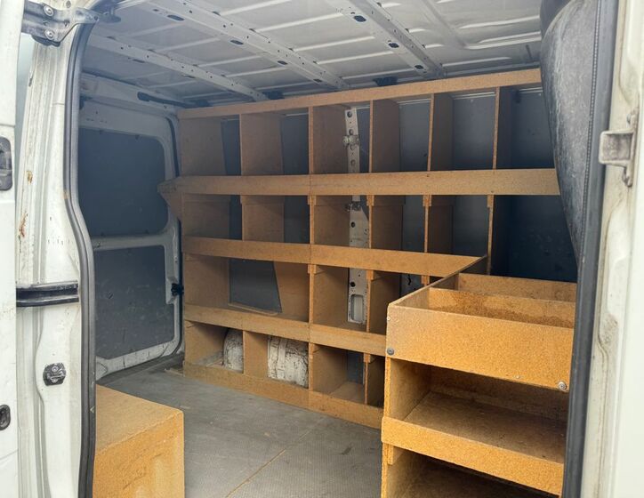Nissan NV400 21