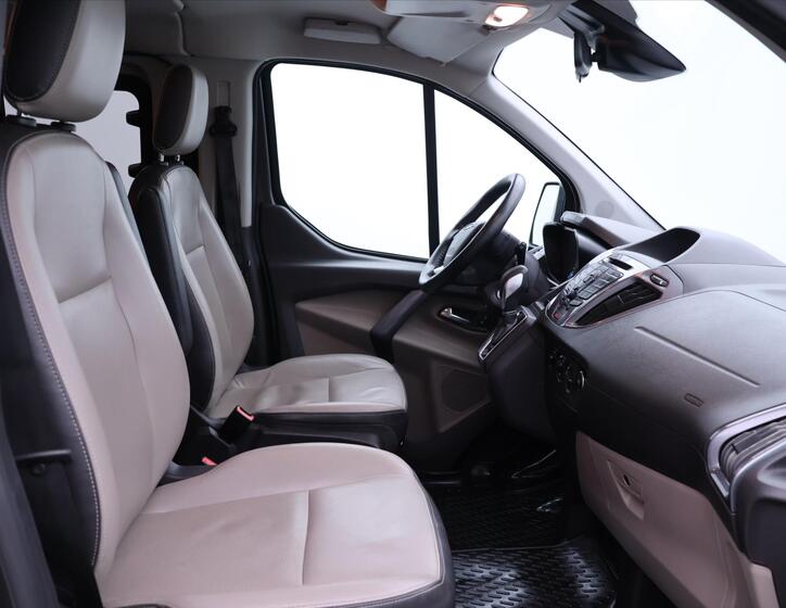 Ford Tourneo Custom 12