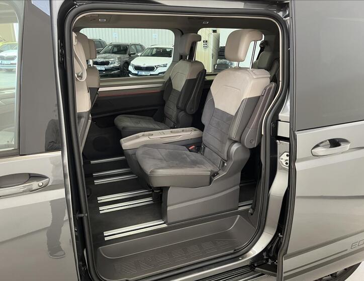 Volkswagen Multivan 26