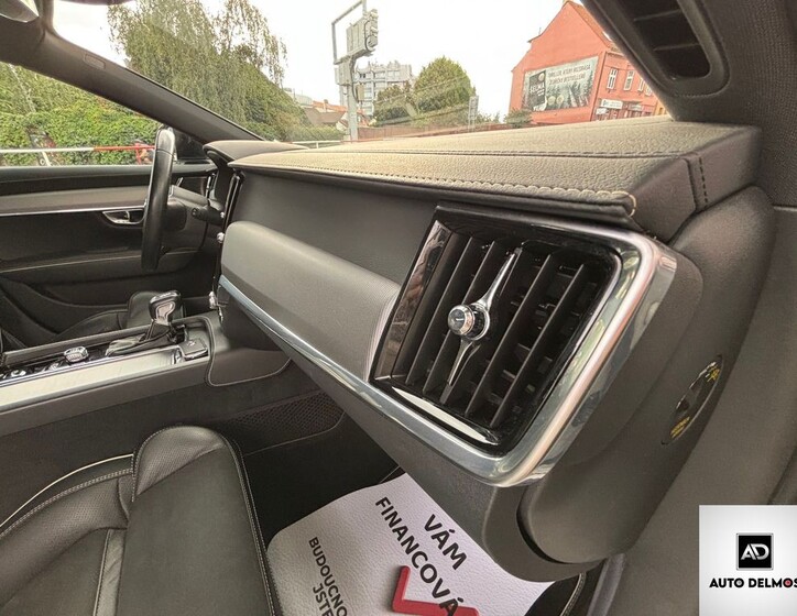 Volvo V90 40
