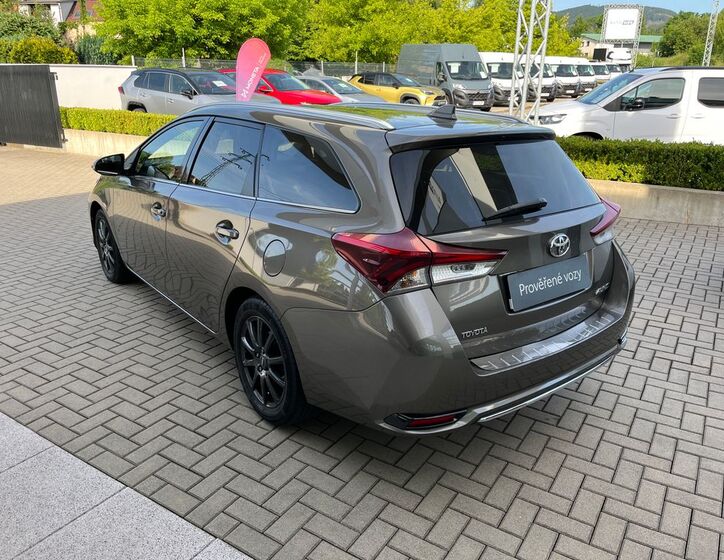 Toyota Auris 4