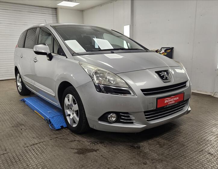 Peugeot 5008 1