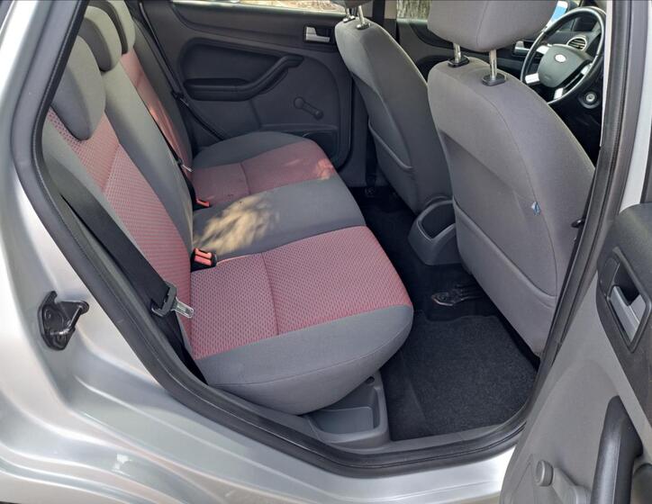 Ford Focus 16