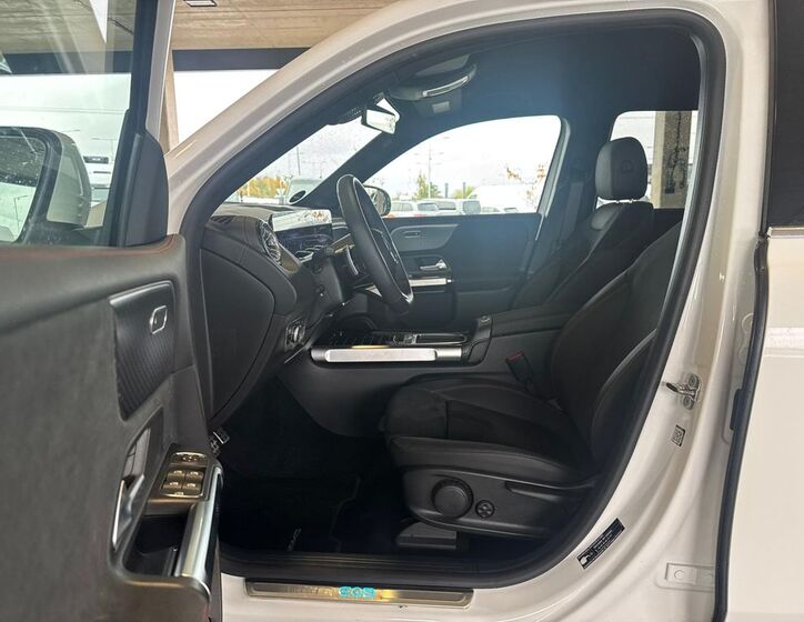 Mercedes-Benz EQB 11