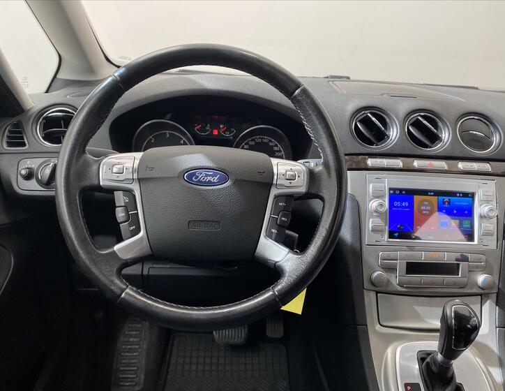 Ford Galaxy 11