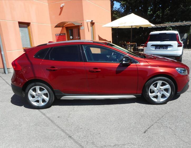 Volvo V40 4