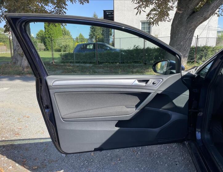 Volkswagen Golf 12