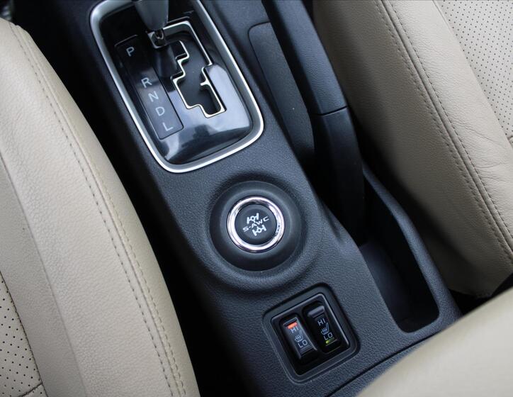 Mitsubishi Outlander 25