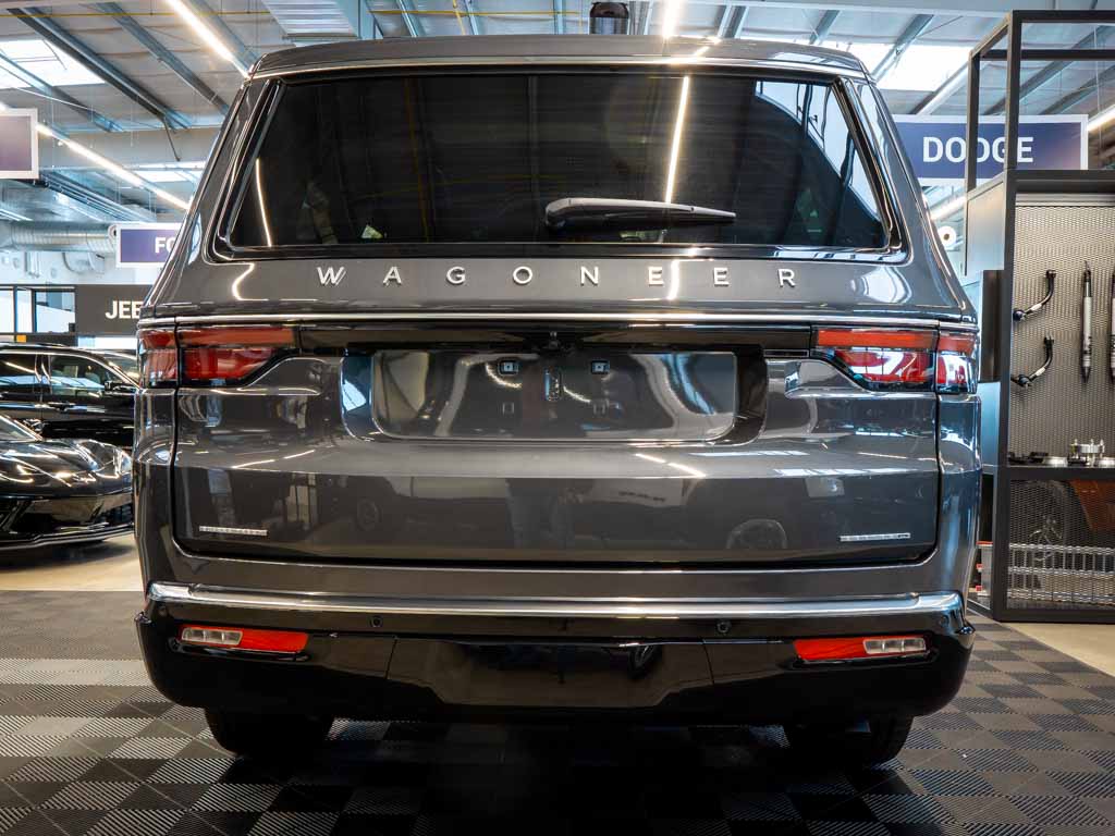 Jeep Wagoneer