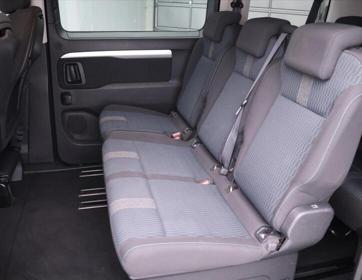 Peugeot Traveller 16
