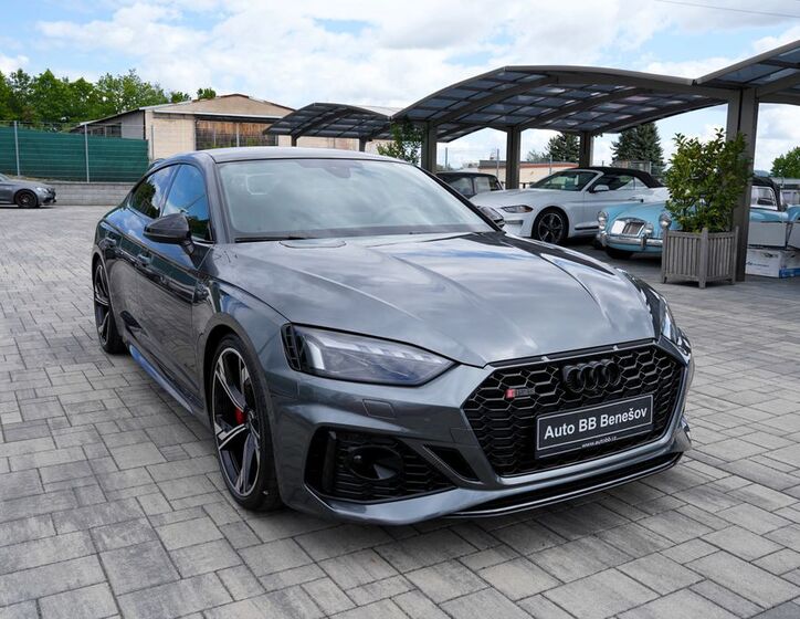 Audi RS5 8
