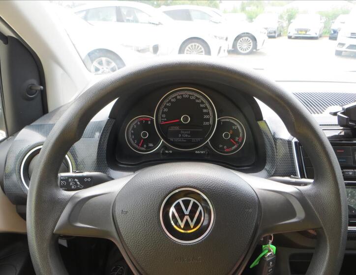 Volkswagen up! 16